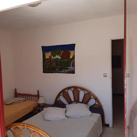 Quarto em Acomodações Particulares Espagnole Chambres Privées Maison Jardins à Dispo