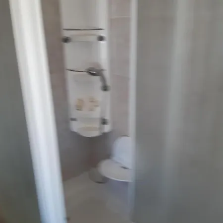 Espagnole Chambres Privées Maison Jardins à Dispo
